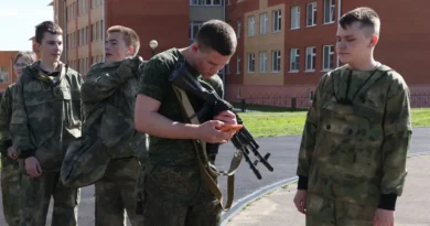 Russian high schools now require 17 hours basic military training for 6th to 11th graders