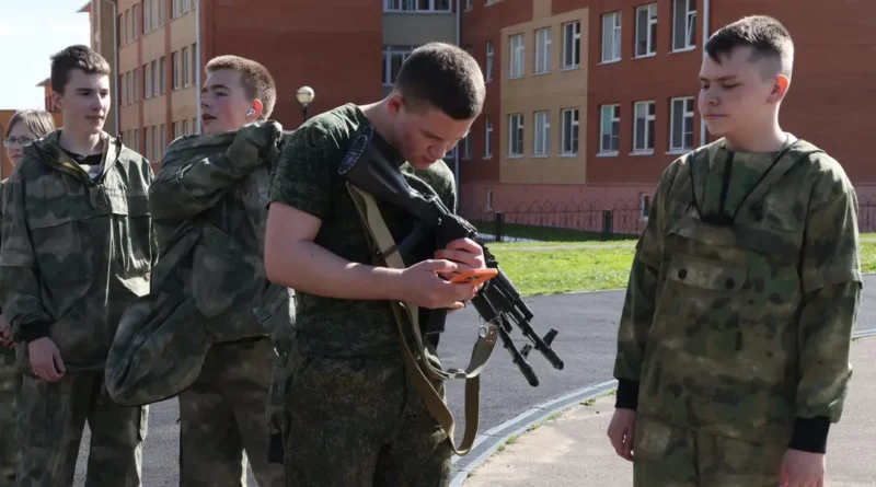 Russian high schools now require 17 hours basic military training for 6th to 11th graders