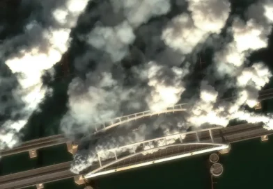 Satellite images show Russian forces throwing up smoke screens on a key Crimean bridge as Ukrainian drones target supply lines Satellite images show Russian forces throwing up smoke screens on a key Crimean bridge as Ukrainian drones target supply lines
