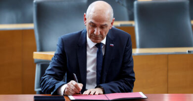 Slovenia lifts ban on arms trade with Israel