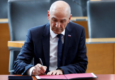 Slovenia lifts ban on arms trade with Israel
