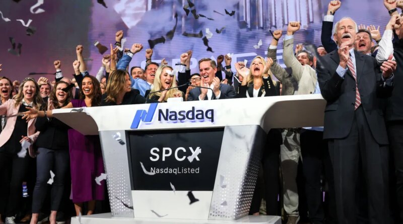 Bret Johnsen (C), SpaceX Chief Financial Officer, and Gwynne Shotwell (center R), SpaceX President and Chief Operating Officer, celebrate as they ring the opening bell at the Nasdaq MarketSite to celebrate the launch of SpaceX’s initial public offering (IPO) in New York on June 12, 2026.