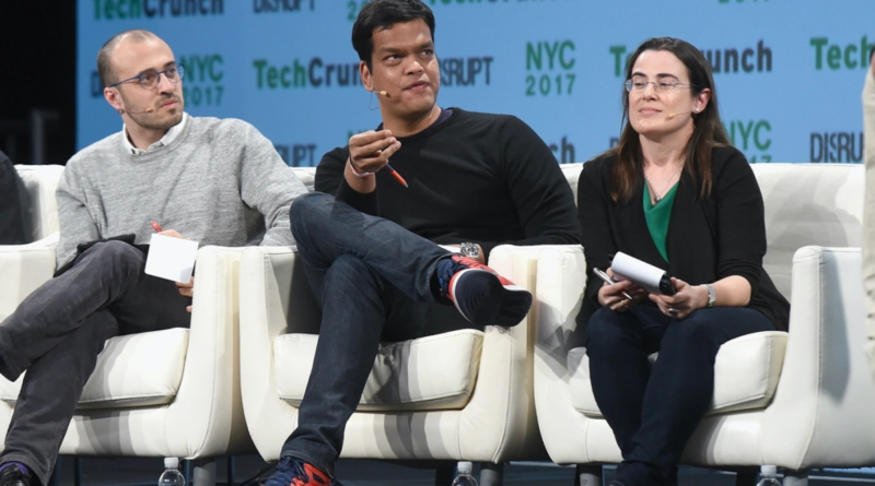 Sriram Krishnan (center)