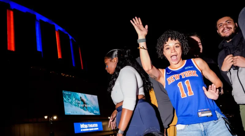The Knicks are auctioning a pair of courtside tickets. The current bid is half a million dollars.