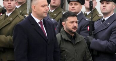 Top Ukrainian officials return Polish awards in WWII dispute