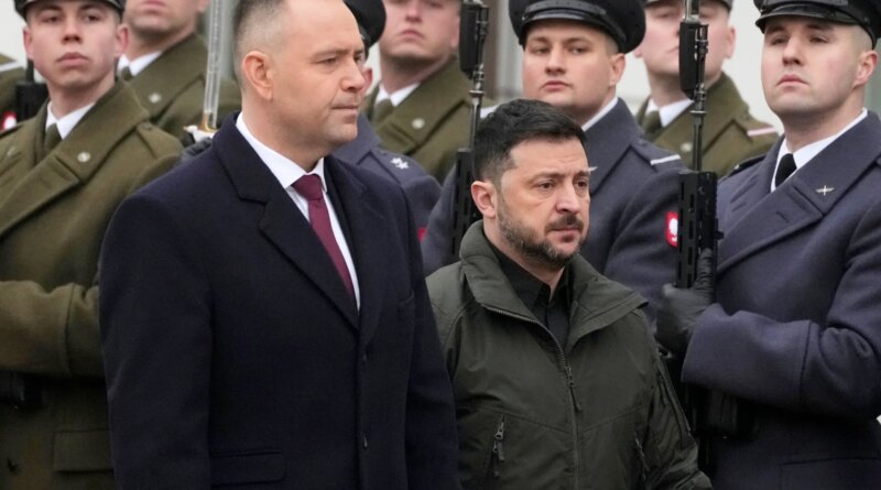 Top Ukrainian officials return Polish awards in WWII dispute