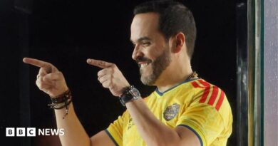 Colombian presidential candidate Abelardo de la Espriella greets supporters following preliminary results that show him leading leftist Ivan Cepeda, in Barranquilla, Colombia, 21 June 2026.