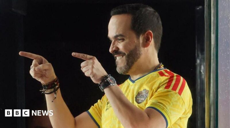 Colombian presidential candidate Abelardo de la Espriella greets supporters following preliminary results that show him leading leftist Ivan Cepeda, in Barranquilla, Colombia, 21 June 2026.