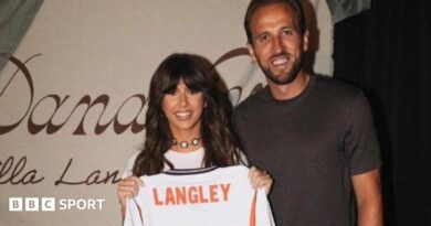 England captain Harry Kane and country music star Ella Langley