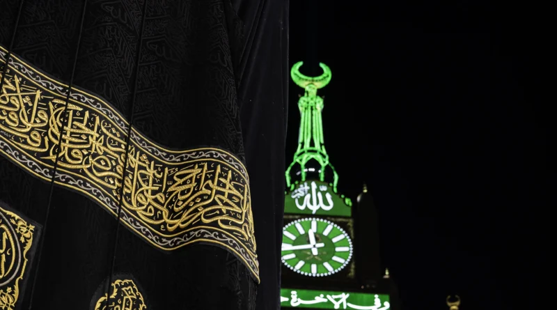 World’s Longest Sewing Machine Helps Complete the 2026 Kiswah