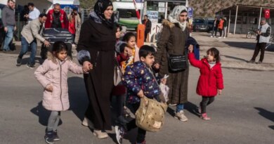 CILVEGOZU, TURKEY - DECEMBER 13: Syrian families living in Turkey walk towards the Cilvegozu border gate to cross into Syria after after Syrian rebels ousted President Bashar al-Assad on December 13, 2024 in Cilvegozu, Turkey. The fall of the Assad regime last week has prompted many Syrians in neighboring Turkey to try to reenter their home country. Turkey hosts a population of more than 3 million Syrian refugees, according to UNHCR statistics. (Photo by Burak Kara/Getty Images)
