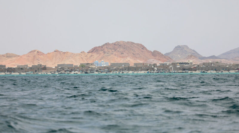 Analysis-After Hormuz, Iran turns to Red Sea gateway as new pressure point