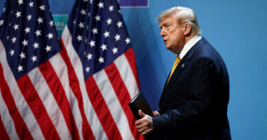 Analysis-Trump threatens new Iran escalation and risks repeating old mistakes