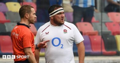 England's Guy Pepper clashes with Argentina's Joaquin Moro and Guido Petti