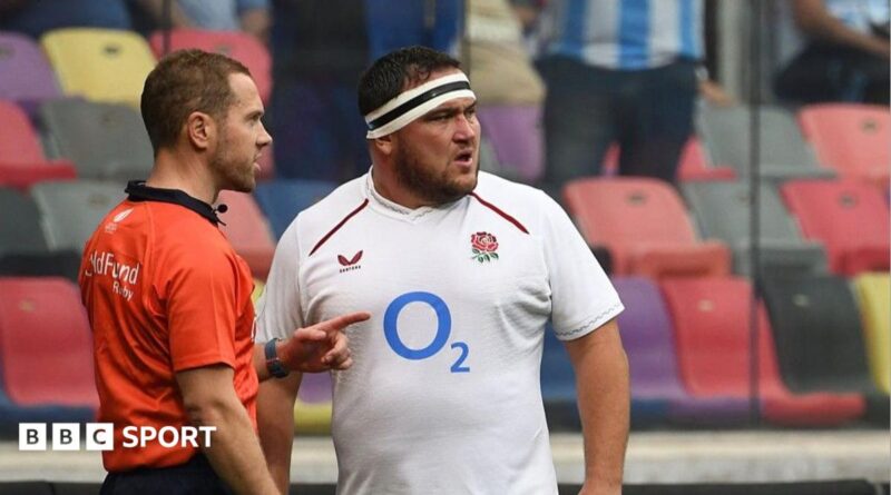 England's Guy Pepper clashes with Argentina's Joaquin Moro and Guido Petti