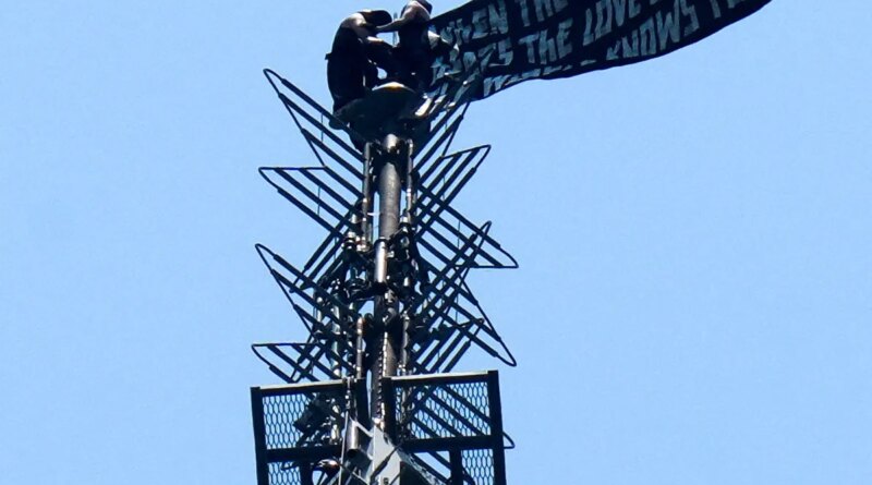 Couple arrested after daring Empire State marriage proposal stunt