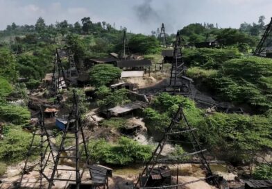Drilling for Oil the Old-Fashioned Way in ‘Little Texas,’ Indonesia
