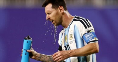 Argentina's Lionel Messi pours water on his face