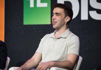 Filing: College app Fizz accuses VC of sharing confidential startup information with rival Sidechat | TechCrunch