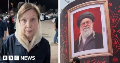 On the left, Lyse Doucet wear a dark jacket. On the right, an image of Iran's former supreme leader.