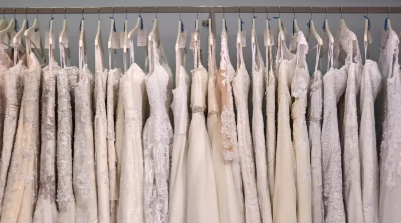 I worked at a bridal salon for 7 years. Here are 6 big mistakes I saw brides make when buying a wedding dress.