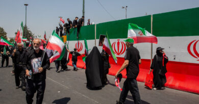 Iran War Live Updates: U.S. and Iran Exchange Strikes After Trump Steps Up Threats to Tehran