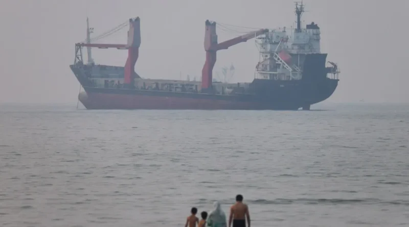 Iran warns ships against using unapproved routes in Strait of Hormuz