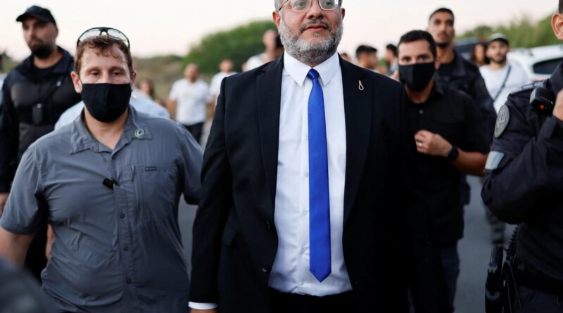 Israeli ministers join march to Gaza to demand return of settlements