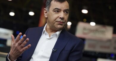 Mobileye CEO Amnon Shashua to step aside as company pushes into robotaxis, robotics | TechCrunch