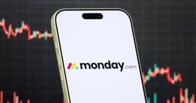 Monday.com lays off hundreds to focuses on AI | TechCrunch