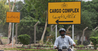 Pakistani rescuers scour waters for cargo plane missing off Karachi coast