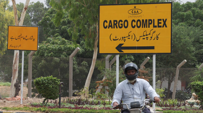 Pakistani rescuers scour waters for cargo plane missing off Karachi coast