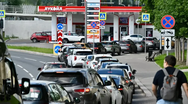 Russia's worst fuel crisis in years deepens as governor warns petrol will remain 'unavailable'