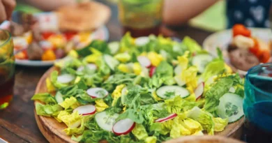 Still avoiding salads because of the cyclospora outbreak? Experts say you may need to wait a bit.
