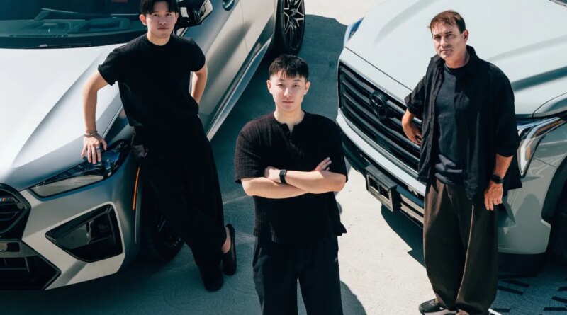 Bidbus founder Duke Yan and team