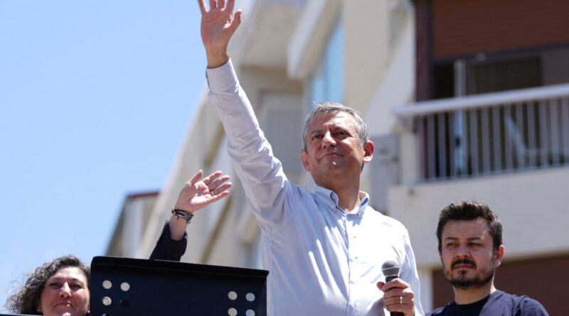 Turkey's opposition leader to form new party to challenge Erdogan Turkey's opposition leader to form new party to challenge Erdogan