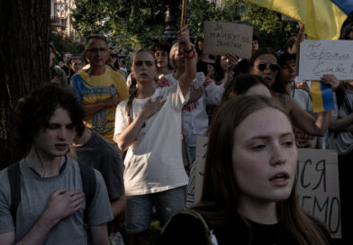 Ukraine’s Top General Becomes a Target of Protesters’ Anger
