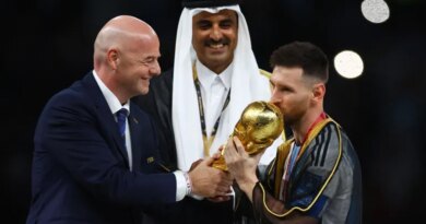 Soccer Football - FIFA World Cup Qatar 2022 - Final - Argentina v France - Lusail Stadium, Lusail, Qatar - December 18, 2022 Argentina's Lionel Messi kisses the trophy as he is presented it by FIFA president Gianni Infantino alongside Emir of Qatar Sheikh Tamim bin Hamad Al Thani REUTERS/Kai Pfaffenbach