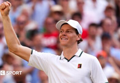 Jannik Sinner celebrates his victory over Novak Djokovic on Centre Court