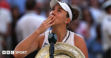 Graphic showing Czech winners of women's singles title at Wimbledon with image of Linda Noskova