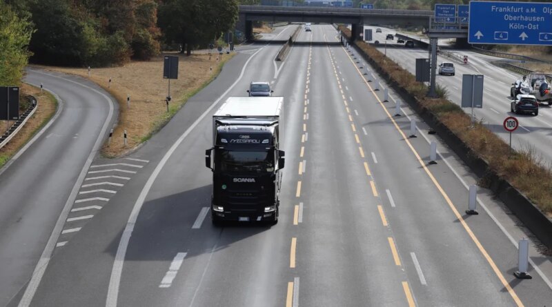 A truck is traveling on Highway 4 near the Cologne-Heumar interchange.