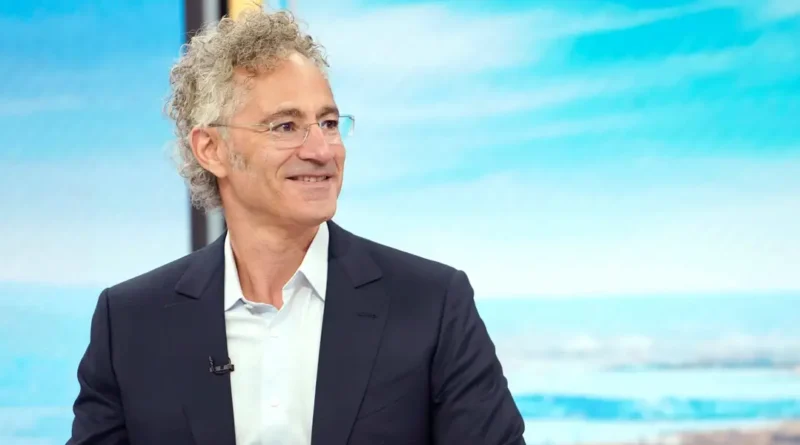 Alex Karp rings the alarm for salespeople, saying Palantir's teams crushed earnings with a 'miniscule and shrinking' head count
