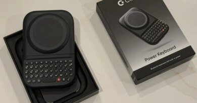 Clicks' Power Keyboard brings BlackBerry-style typing to any phone — with some compromises | TechCrunch