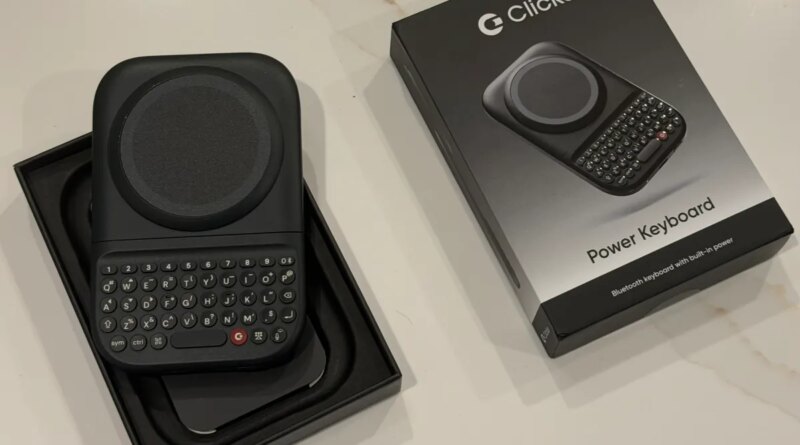 Clicks' Power Keyboard brings BlackBerry-style typing to any phone — with some compromises | TechCrunch