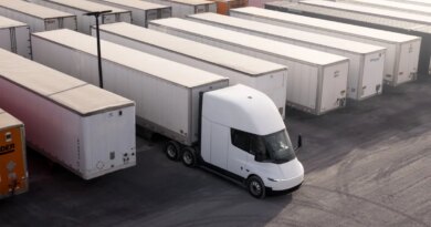 Einride strikes deal to add 500 Tesla Semis to its fleet | TechCrunch