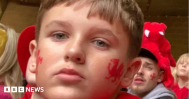 Kaylan Hippsley with red dragons painted on his cheeks