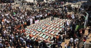 Gazans hold mass funeral for those killed during war