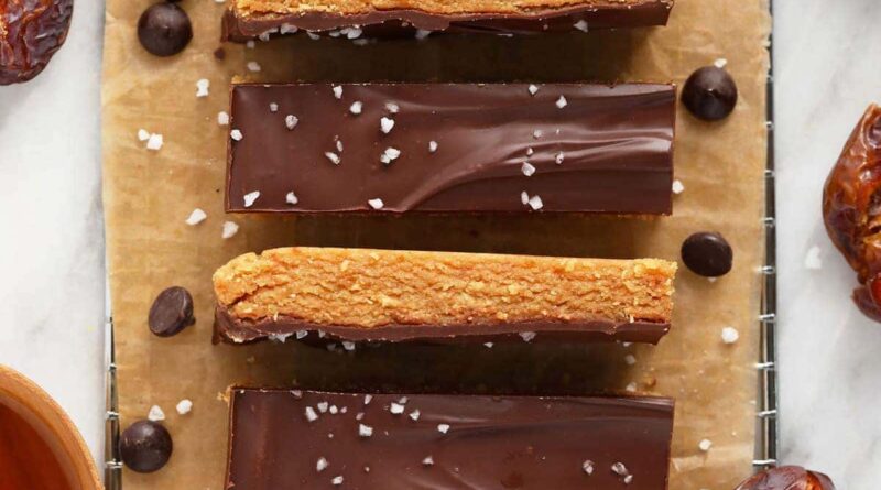 Homemade Protein Bars (Peanut Butter + Chocolate)