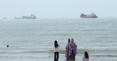 Hormuz traffic slows further after US threatens more economic pressure on Iran