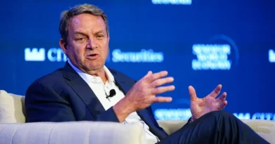 Investors like Versant's plan for its cable TV business: Buybacks and digital growth.